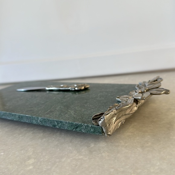Seagull Pewter and Green Marble Daffodil Design Serving Board Cheese Board Set - Picture 4 of 8